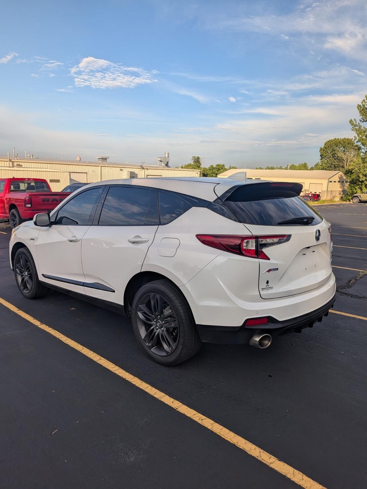 Acura RDX Vehicle Full-screen Gallery Image 02