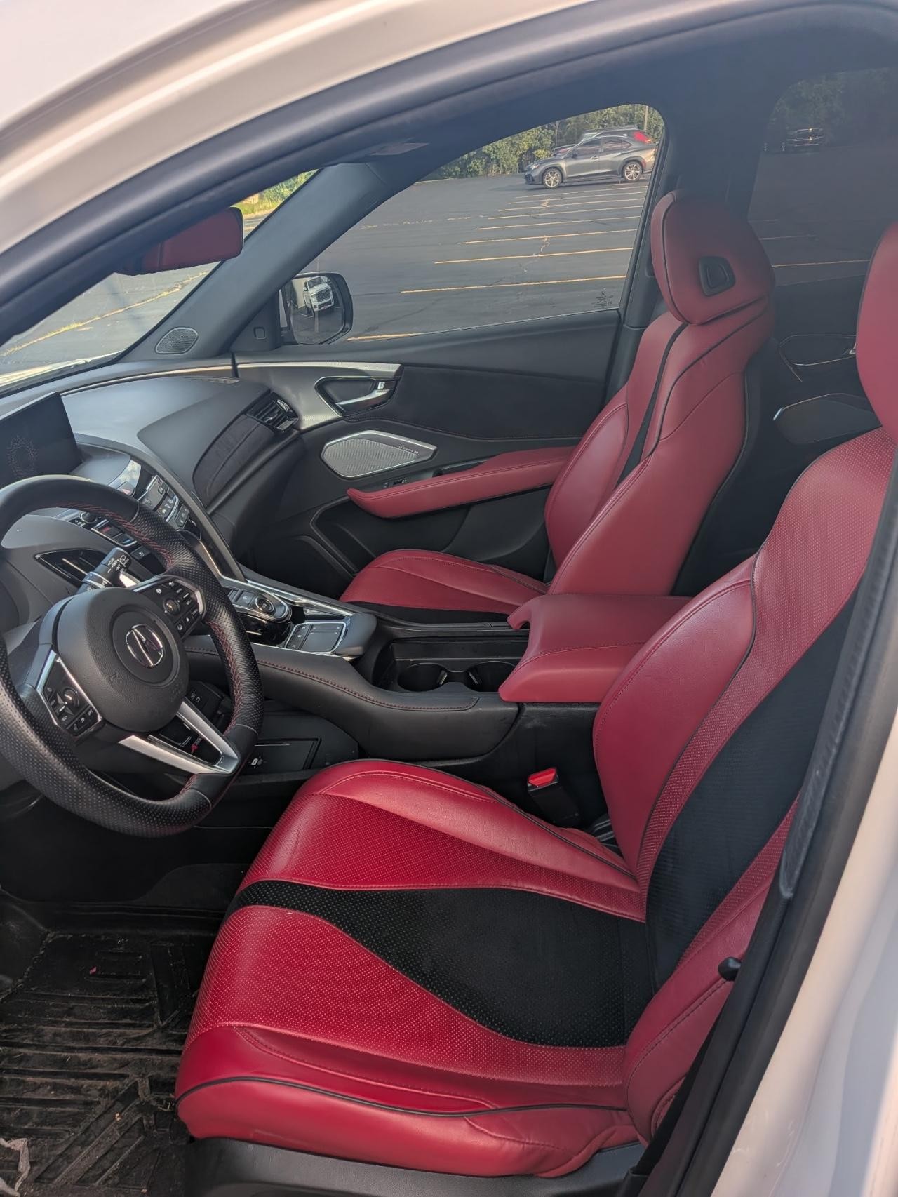 Acura RDX Vehicle Full-screen Gallery Image 10