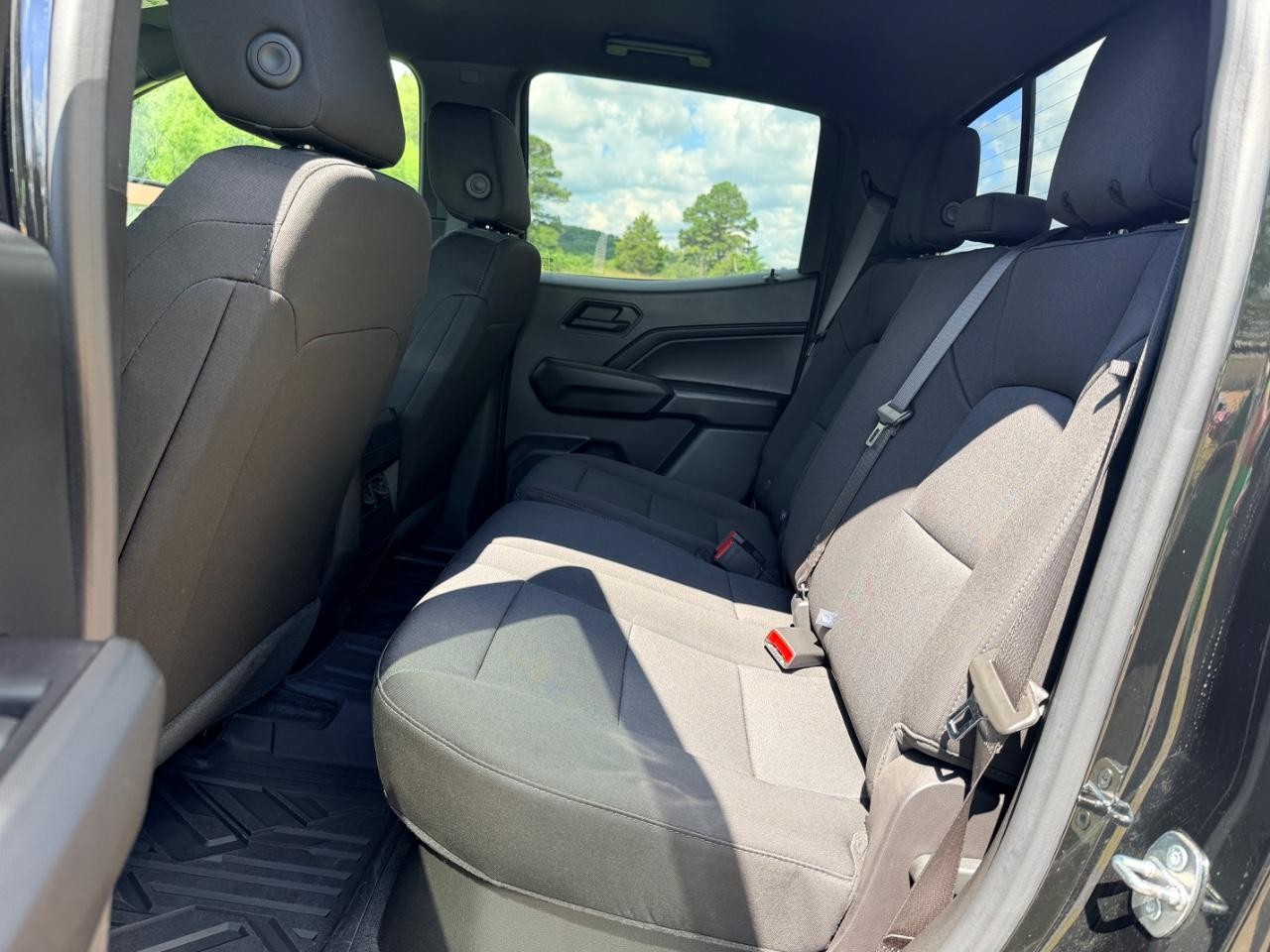 Chevrolet Colorado Vehicle Full-screen Gallery Image 09