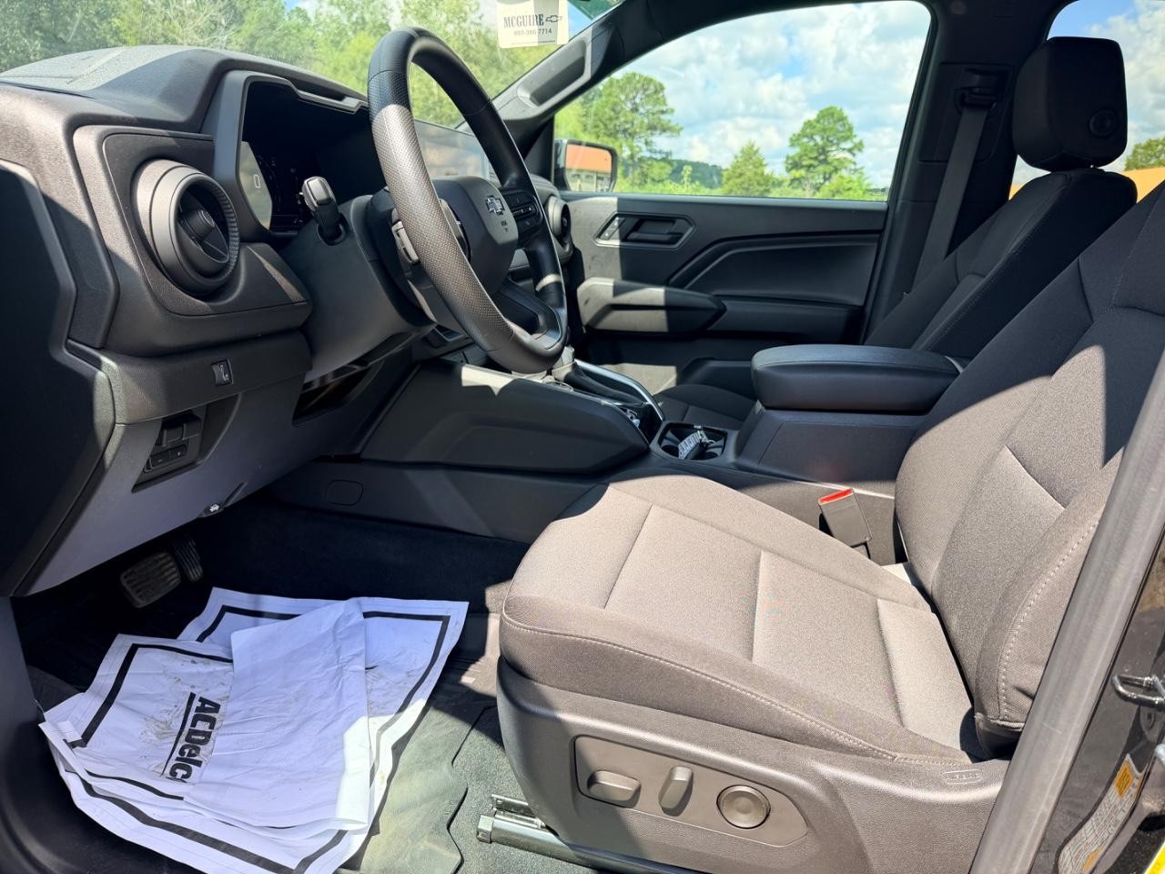 Chevrolet Colorado Vehicle Full-screen Gallery Image 10