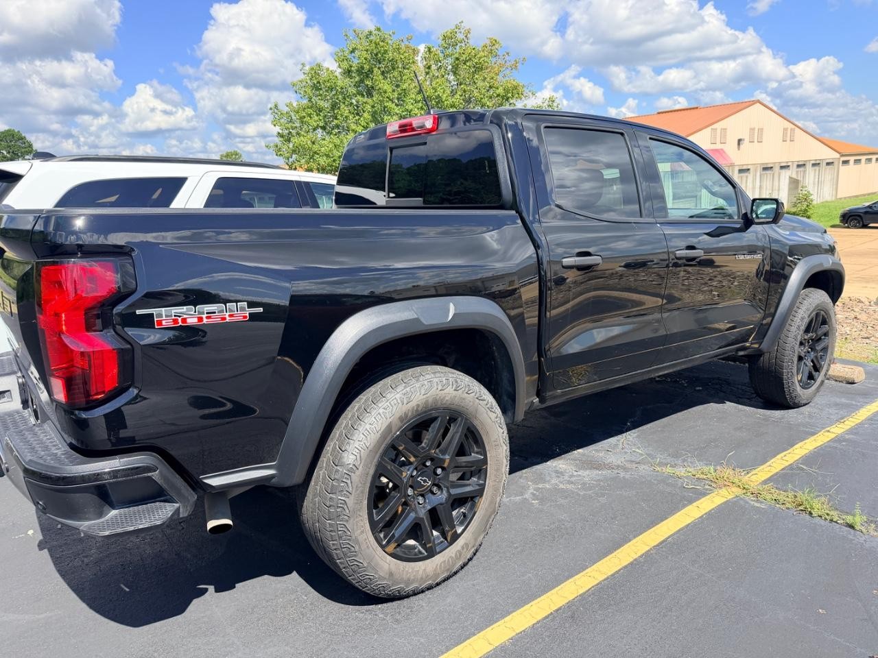 Chevrolet Colorado Vehicle Full-screen Gallery Image 12