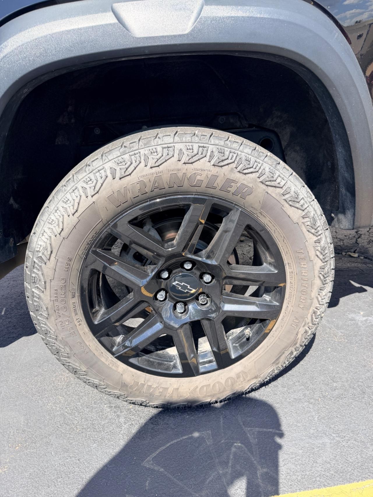 Chevrolet Colorado Vehicle Full-screen Gallery Image 13