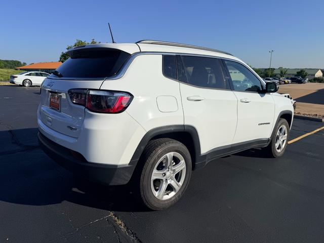 2024 Bright White Clearcoat Jeep Compass Latitude 4X4 SUV