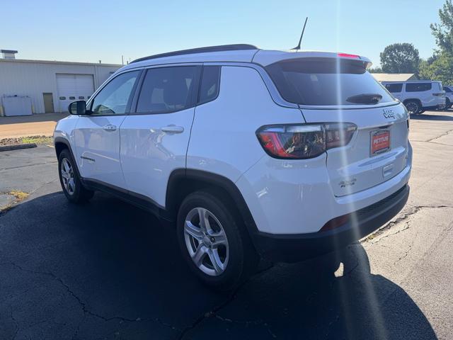 2024 Bright White Clearcoat Jeep Compass Latitude 4X4 SUV