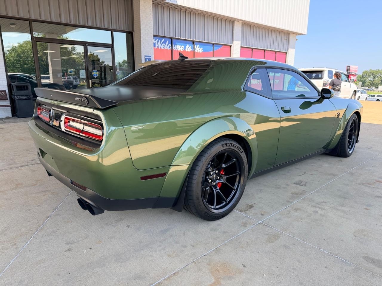Dodge Challenger Vehicle Full-screen Gallery Image 04