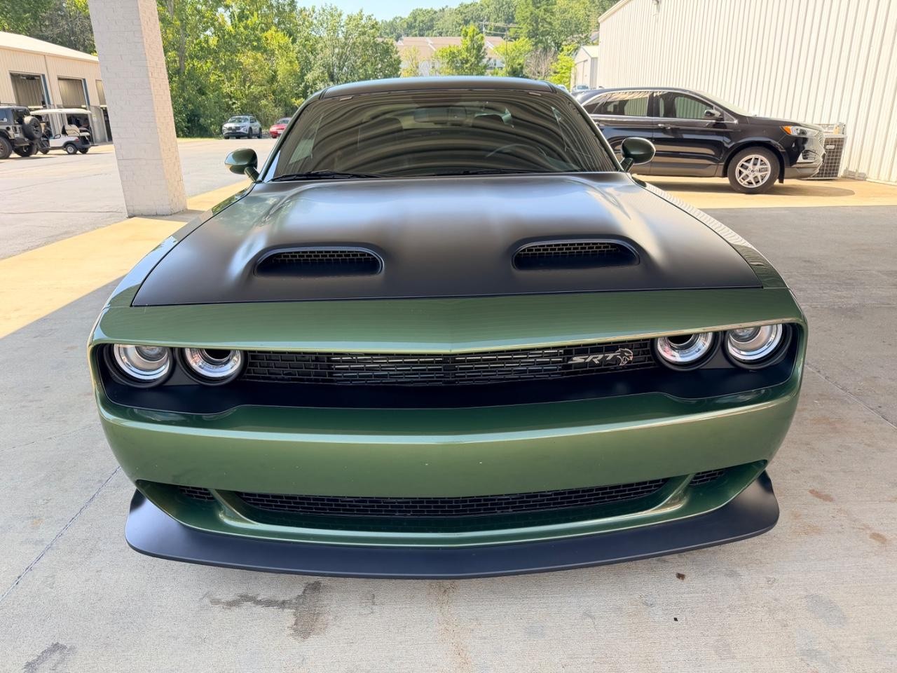 Dodge Challenger Vehicle Full-screen Gallery Image 07