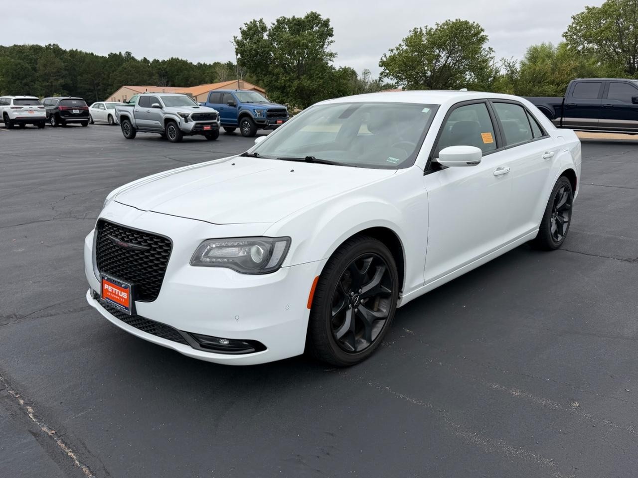 Chrysler 300 Vehicle Full-screen Gallery Image 07