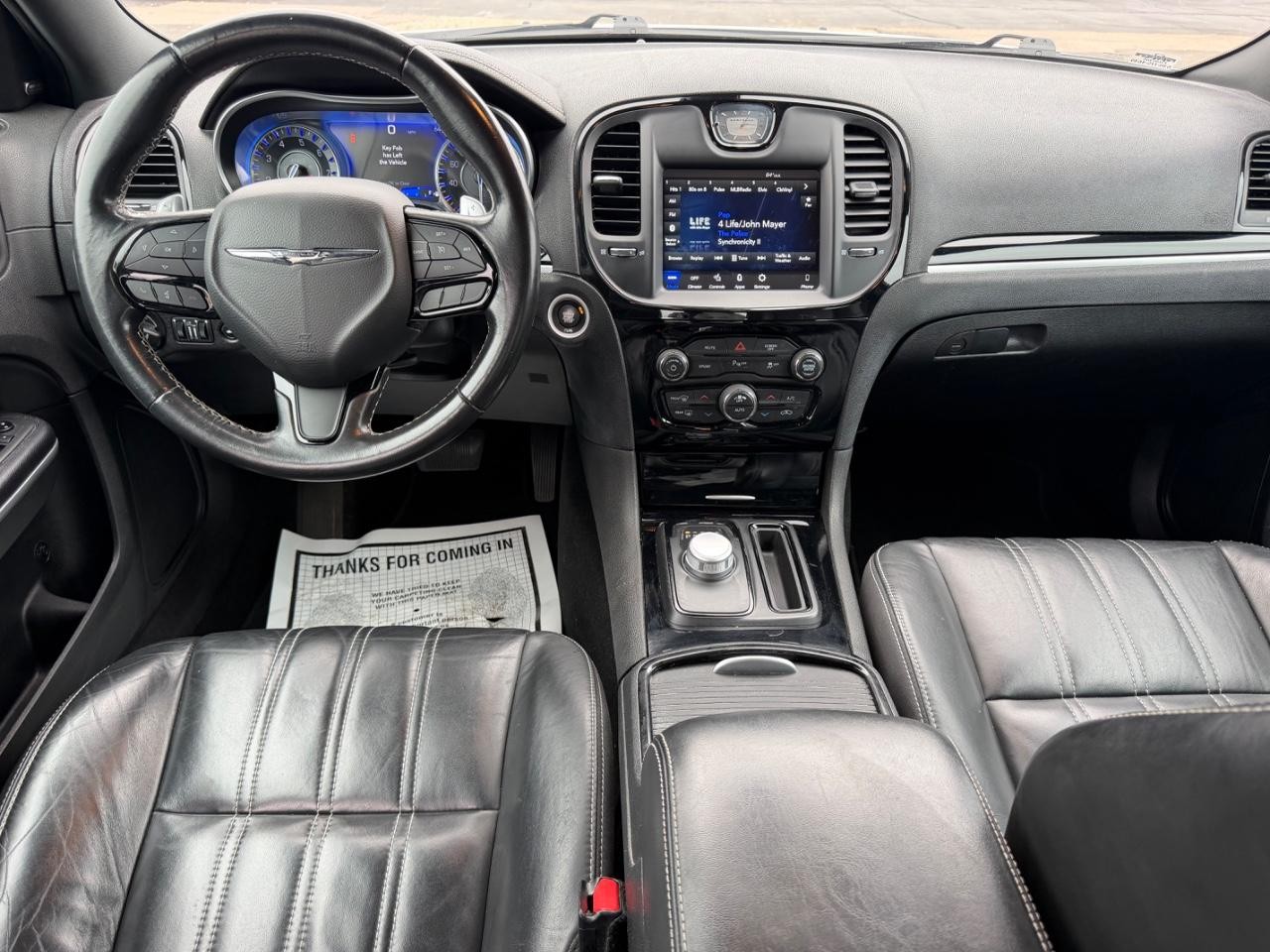 Chrysler 300 Vehicle Full-screen Gallery Image 10