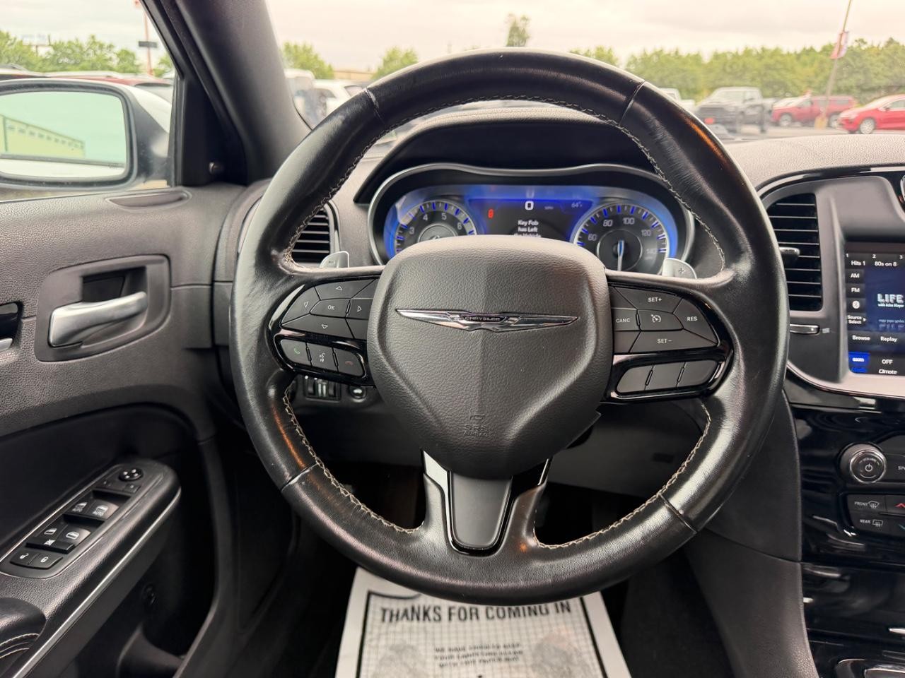 Chrysler 300 Vehicle Full-screen Gallery Image 11