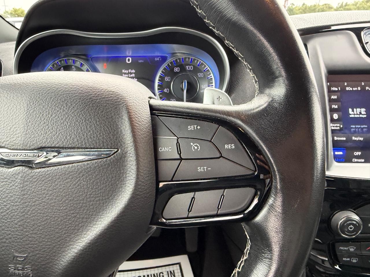 Chrysler 300 Vehicle Full-screen Gallery Image 13