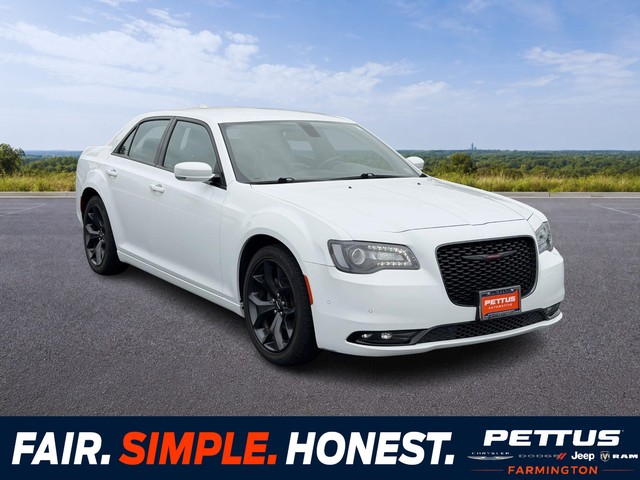 Farmington MO 2021 Chrysler 300 more details - chrysler 300