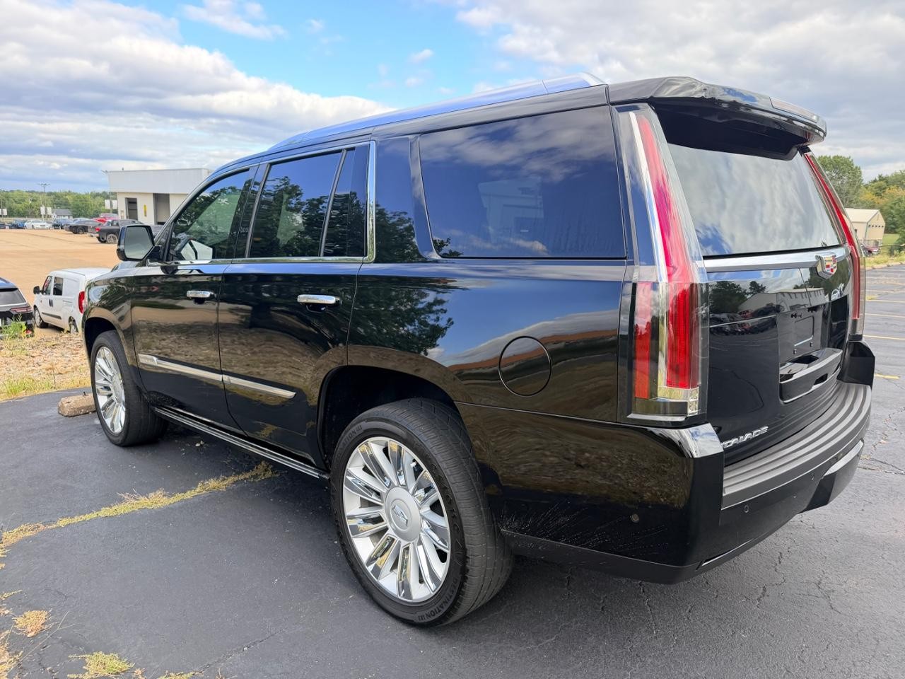 Cadillac Escalade Vehicle Full-screen Gallery Image 06