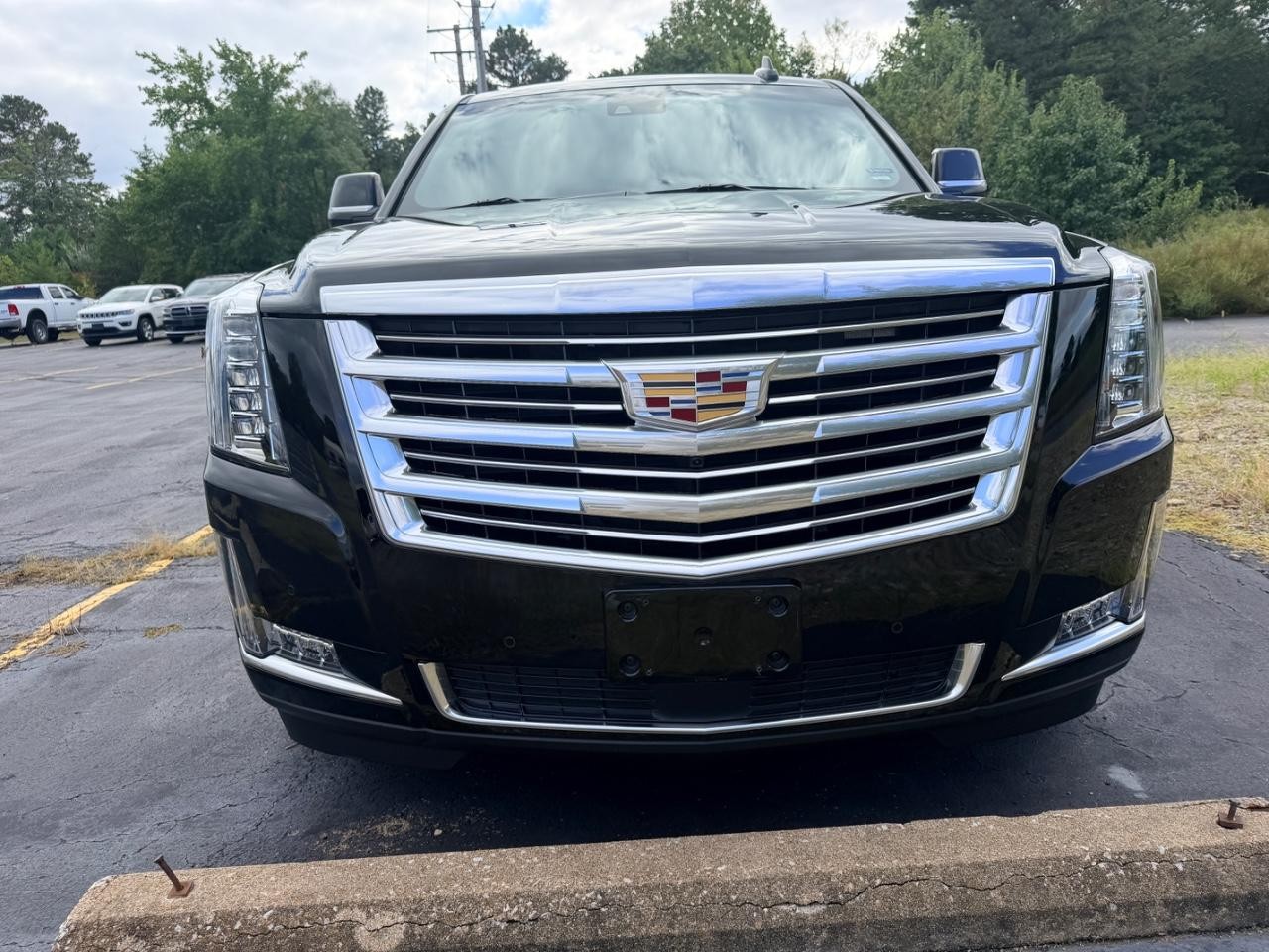 Cadillac Escalade Vehicle Full-screen Gallery Image 09