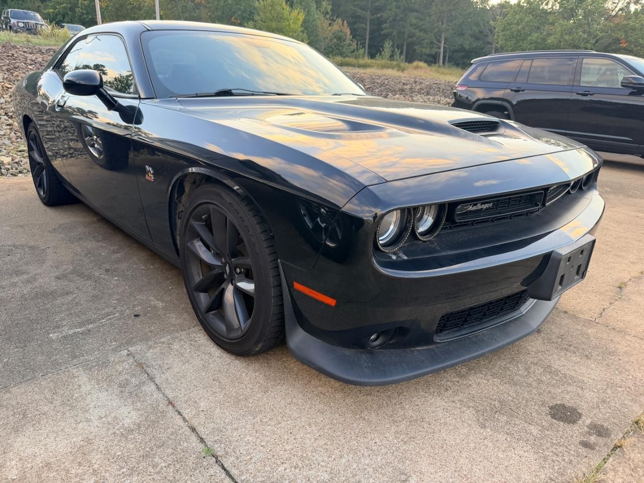 Dodge Challenger Vehicle Full-screen Gallery Image 04