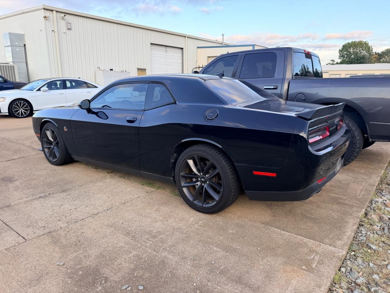 Dodge Challenger Vehicle Full-screen Gallery Image 06