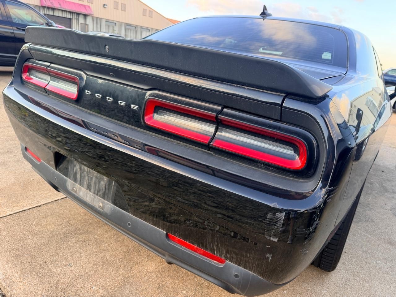 Dodge Challenger Vehicle Full-screen Gallery Image 08