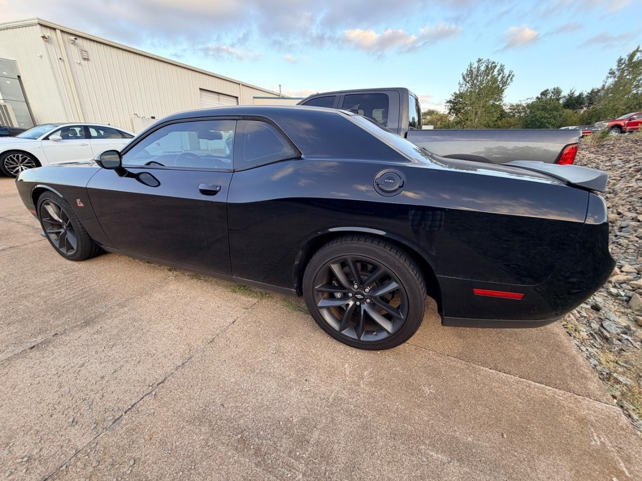 Dodge Challenger Vehicle Full-screen Gallery Image 09