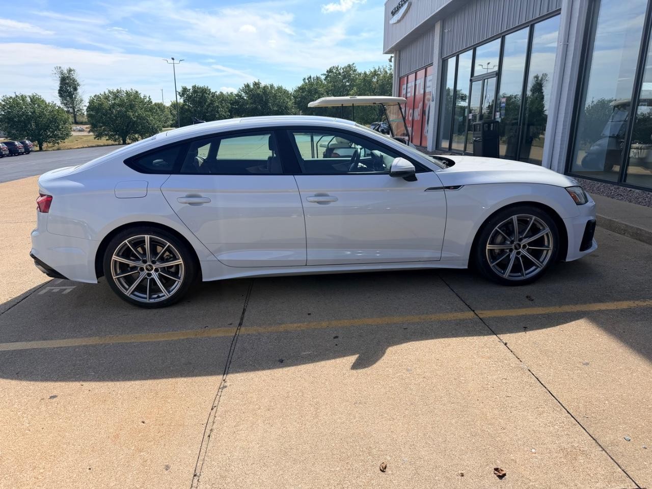 Audi A5 Sportback Vehicle Full-screen Gallery Image 02
