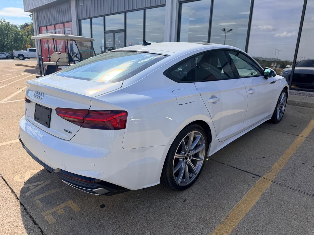 Audi A5 Sportback Vehicle Full-screen Gallery Image 03