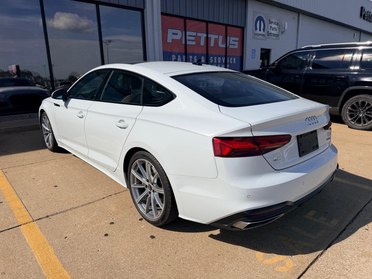 Audi A5 Sportback Vehicle Full-screen Gallery Image 05