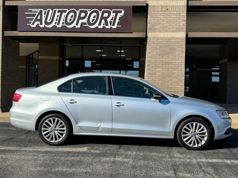Volkswagen Jetta Sedan Vehicle Image 02