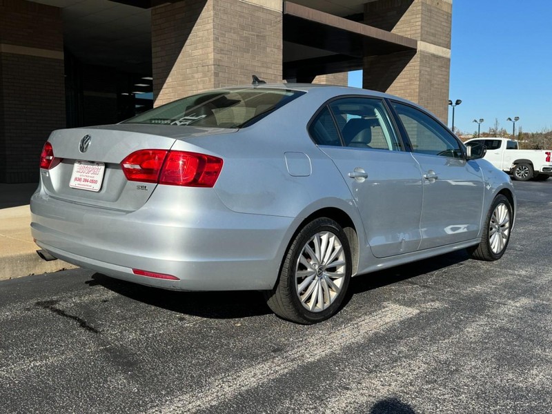 Volkswagen Jetta Sedan Vehicle Image 03