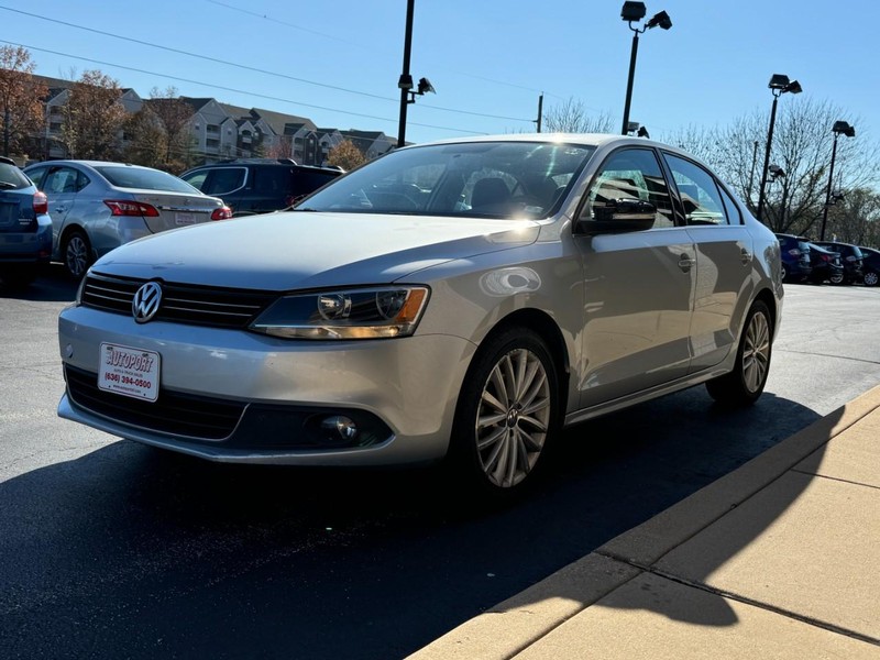Volkswagen Jetta Sedan Vehicle Image 06