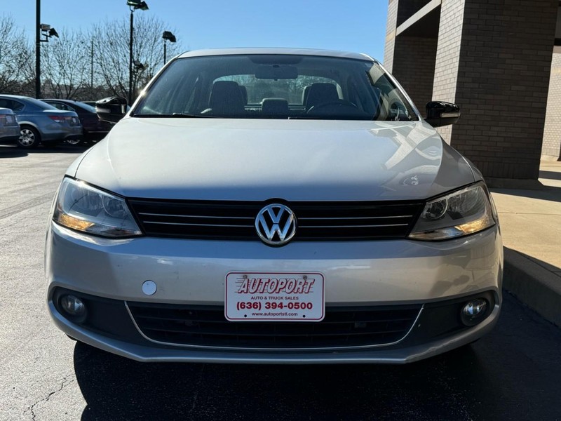 Volkswagen Jetta Sedan Vehicle Image 07