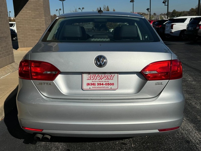 Volkswagen Jetta Sedan Vehicle Image 09