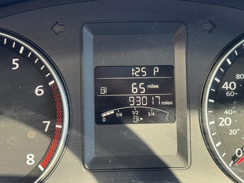 Volkswagen Jetta Sedan Vehicle Image 17