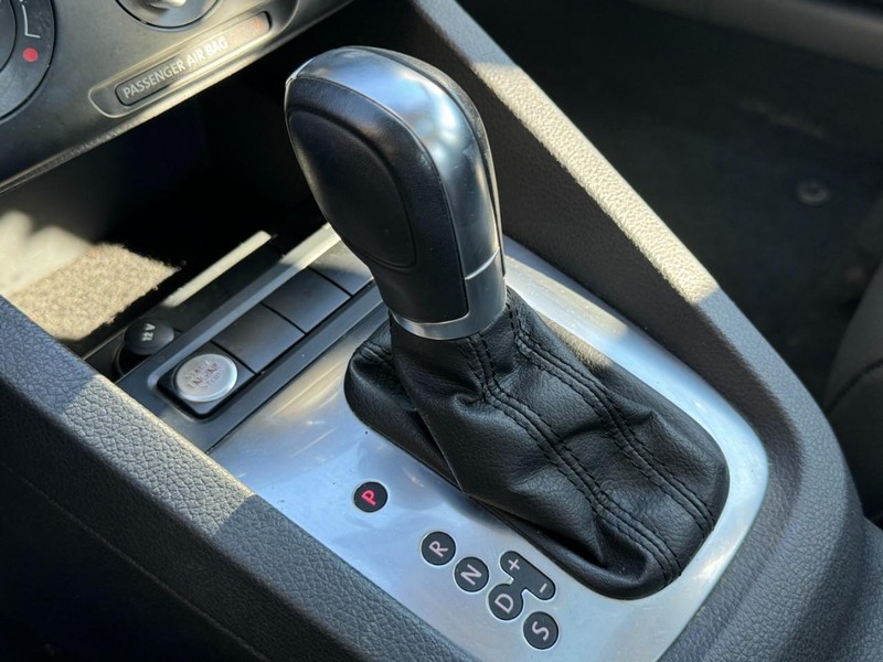 Volkswagen Jetta Sedan Vehicle Image 18
