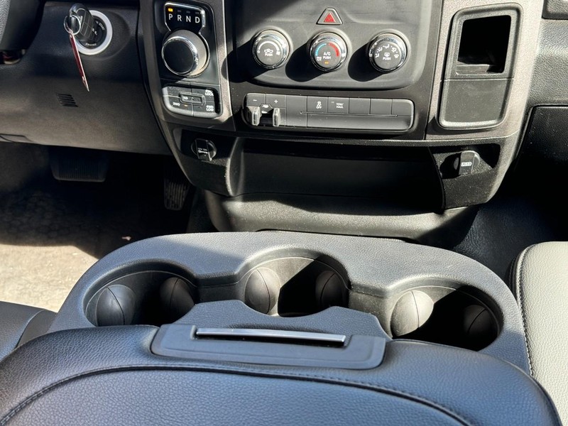 Ram 1500 Classic Vehicle Image 16