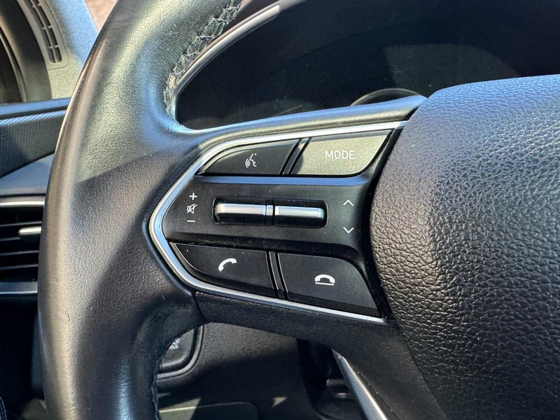 Hyundai Santa Fe Vehicle Image 16