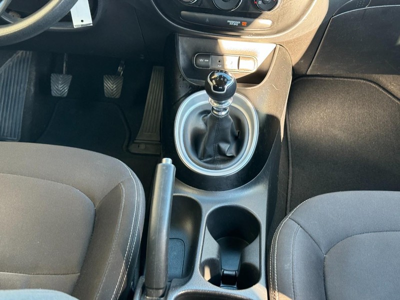 Kia Soul Vehicle Image 14