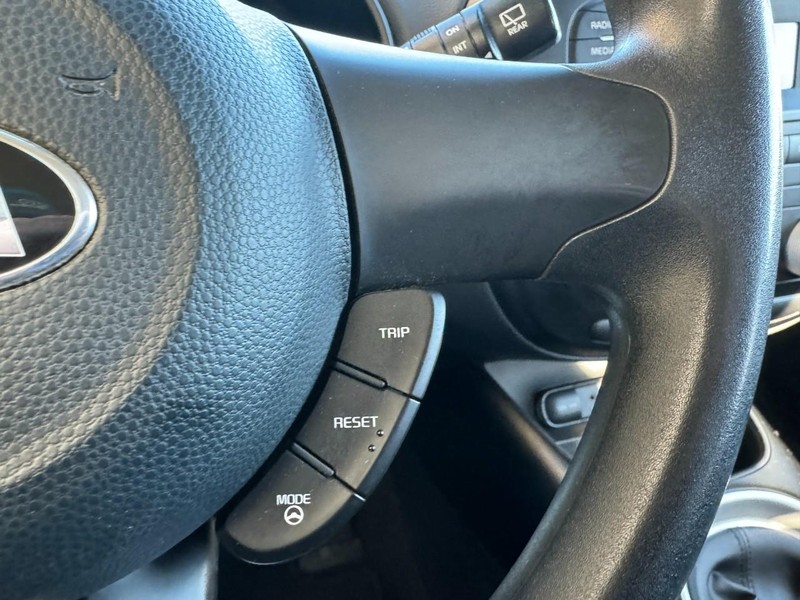 Kia Soul Vehicle Image 17