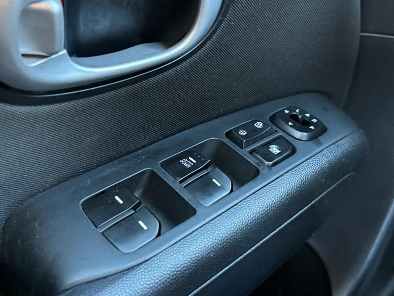 Kia Soul Vehicle Image 22