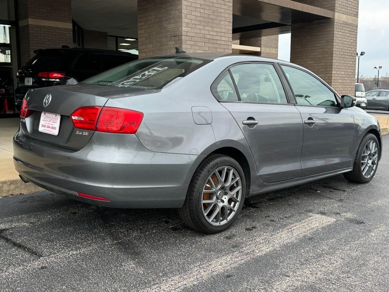 Volkswagen Jetta Sedan Vehicle Image 03