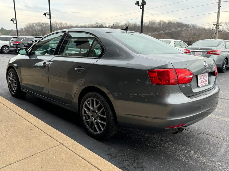 Volkswagen Jetta Sedan Vehicle Image 04