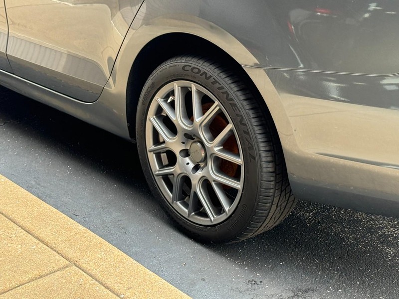 Volkswagen Jetta Sedan Vehicle Image 05