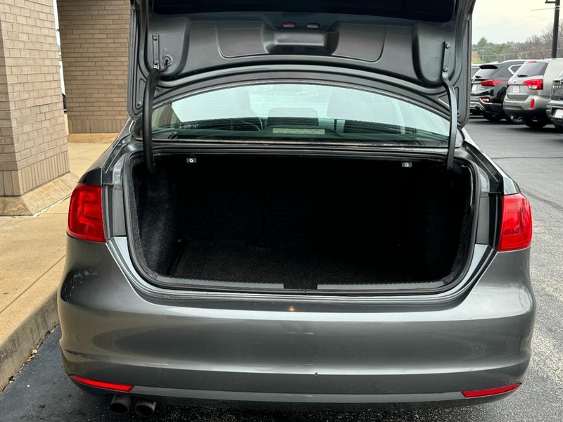 Volkswagen Jetta Sedan Vehicle Image 08