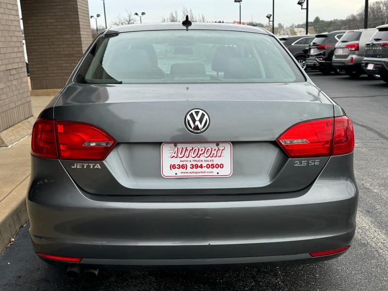 Volkswagen Jetta Sedan Vehicle Image 09