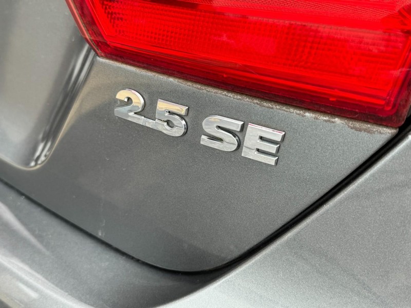 Volkswagen Jetta Sedan Vehicle Image 10