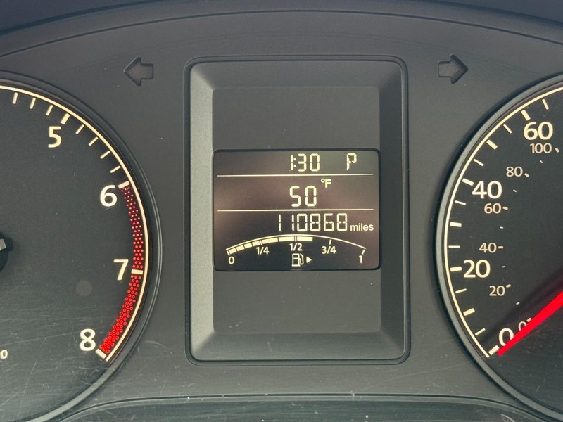 Volkswagen Jetta Sedan Vehicle Image 18