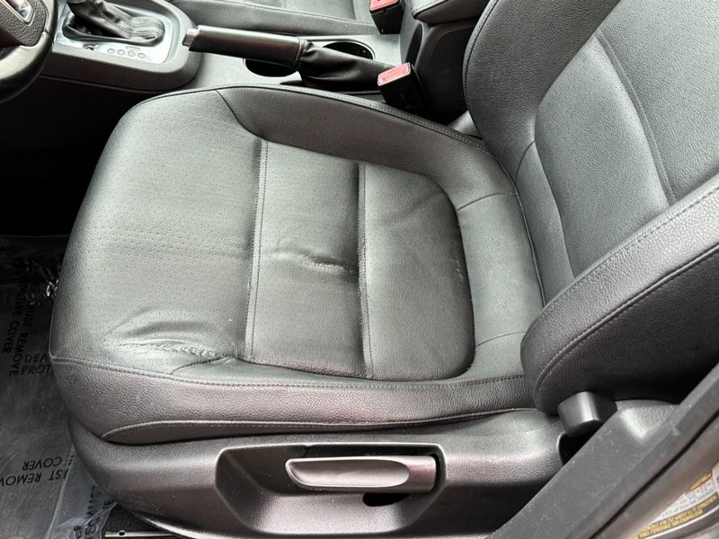 Volkswagen Jetta Sedan Vehicle Image 22