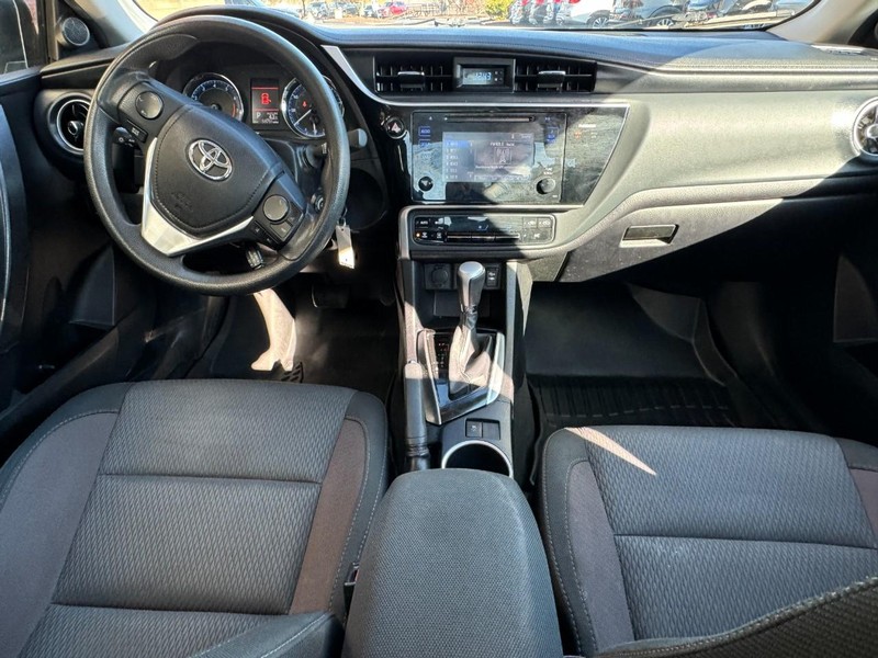 Toyota Corolla Vehicle Image 11