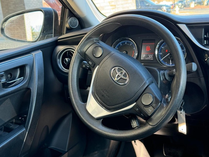 Toyota Corolla Vehicle Image 12