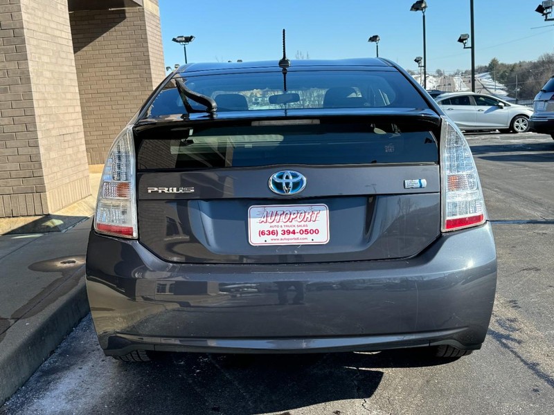 Toyota Prius Vehicle Image 09