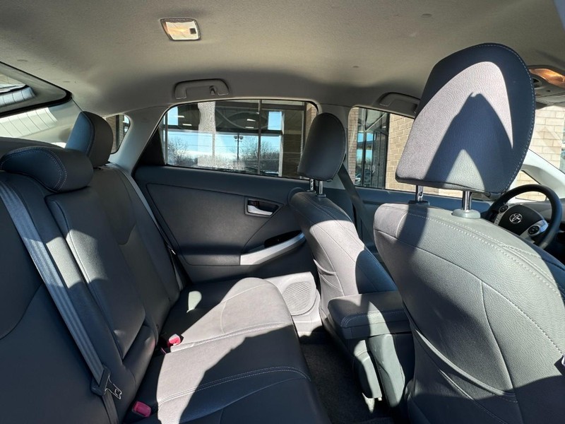 Toyota Prius Vehicle Image 11