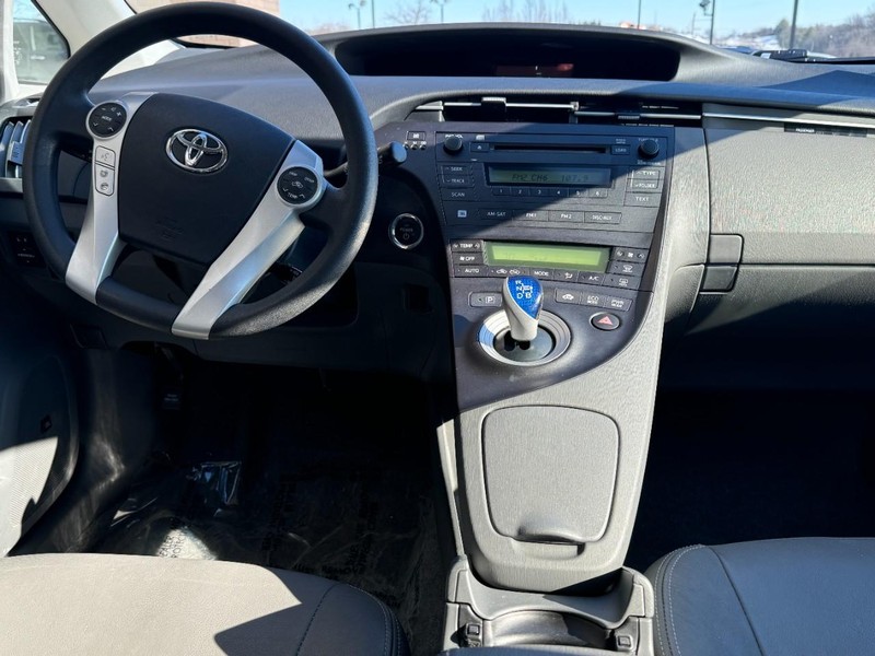 Toyota Prius Vehicle Image 12