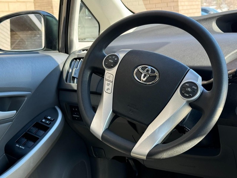 Toyota Prius Vehicle Image 13